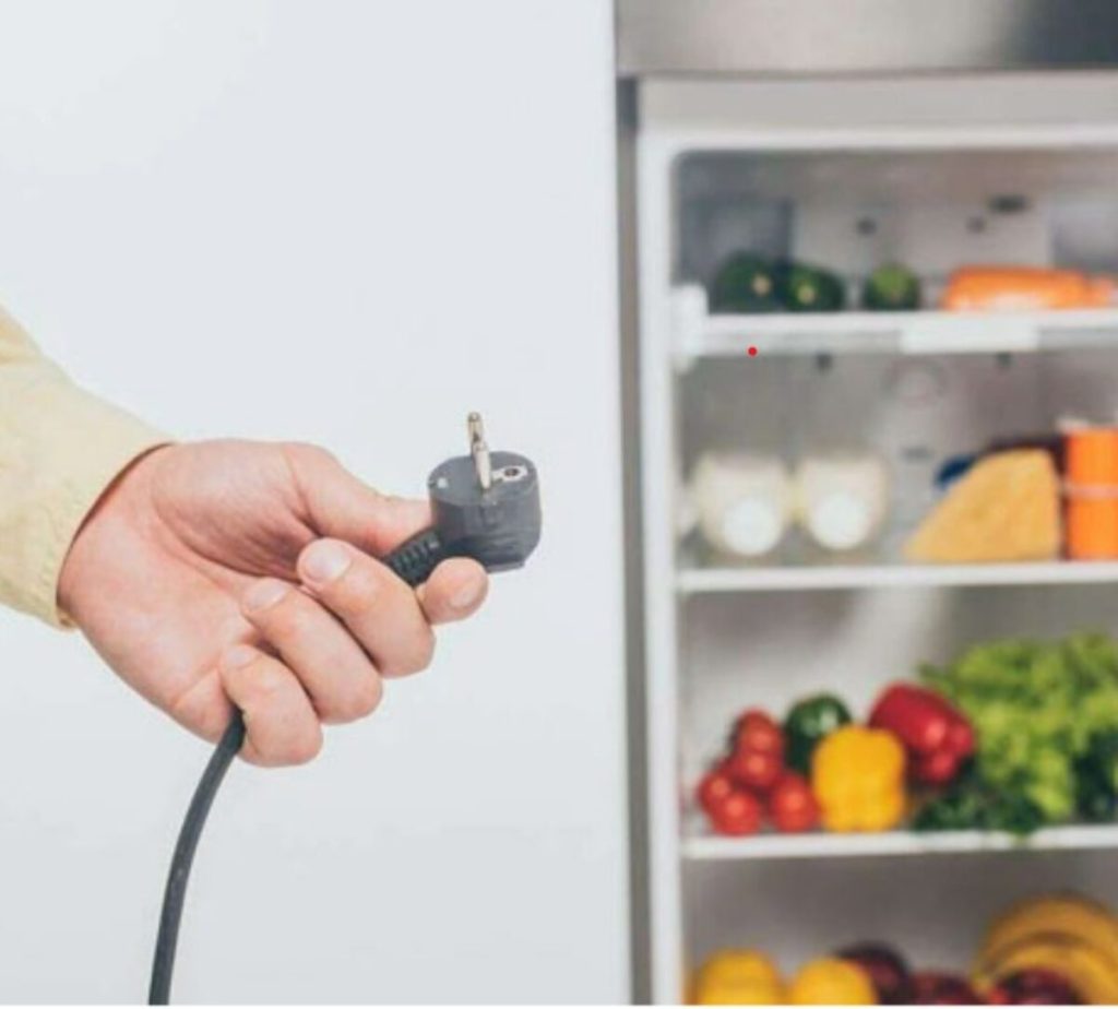 Có Nên Rút Phích Điện Khi Không Dùng? Sự Thật Bạn Nên Biết